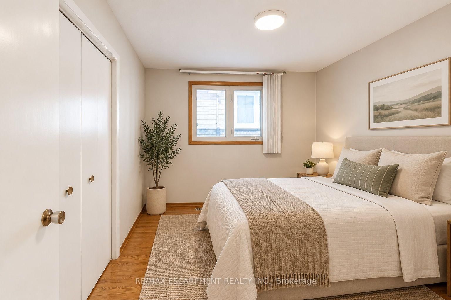 1894 Main Street E • Hamilton, ON photo 17
