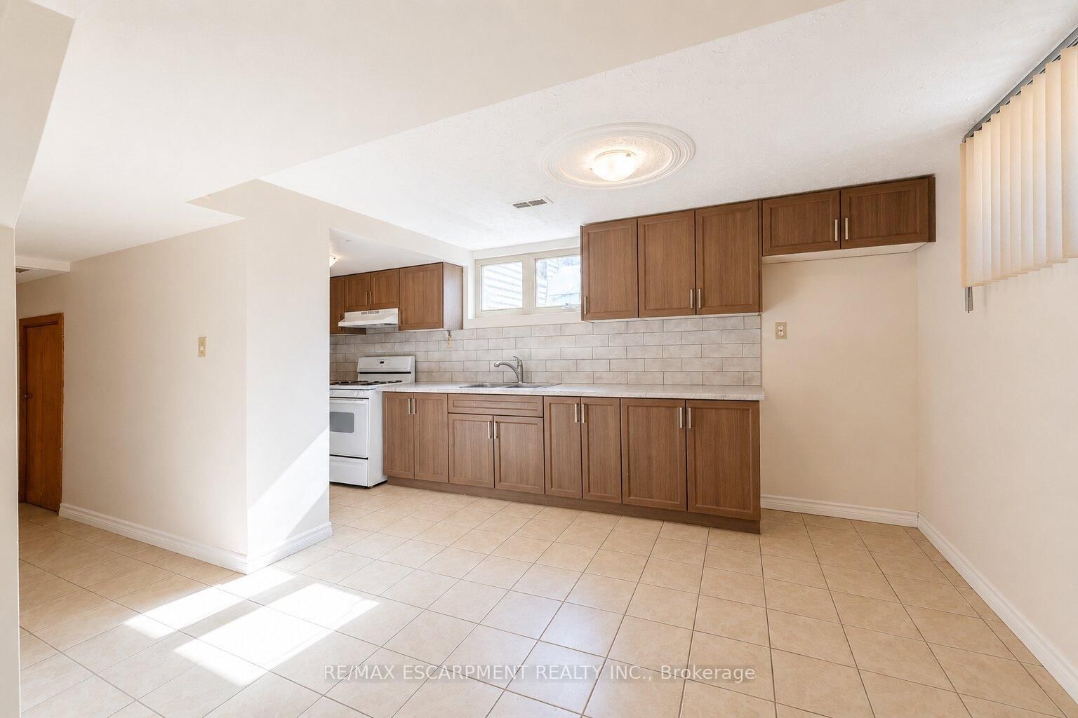 1894 Main Street E • Hamilton, ON photo 23