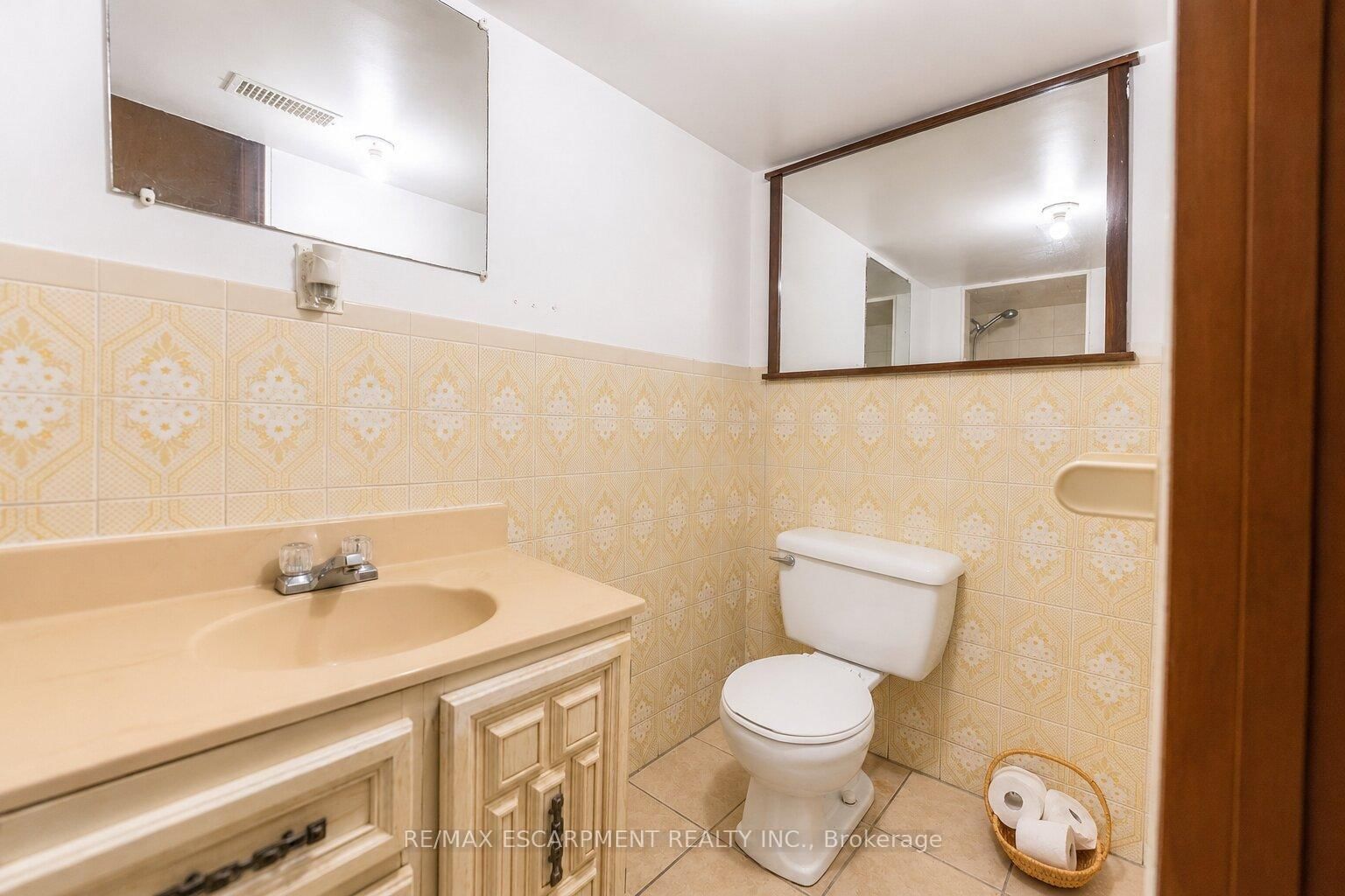 1894 Main Street E • Hamilton, ON photo 25