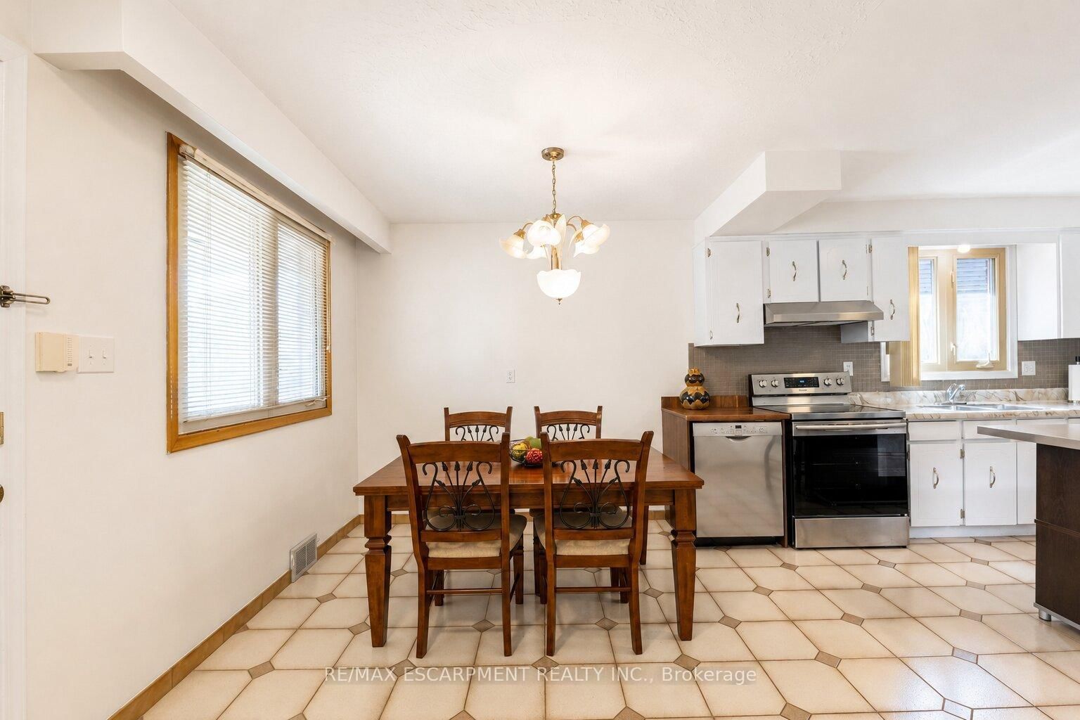 1894 Main Street E • Hamilton, ON photo 7
