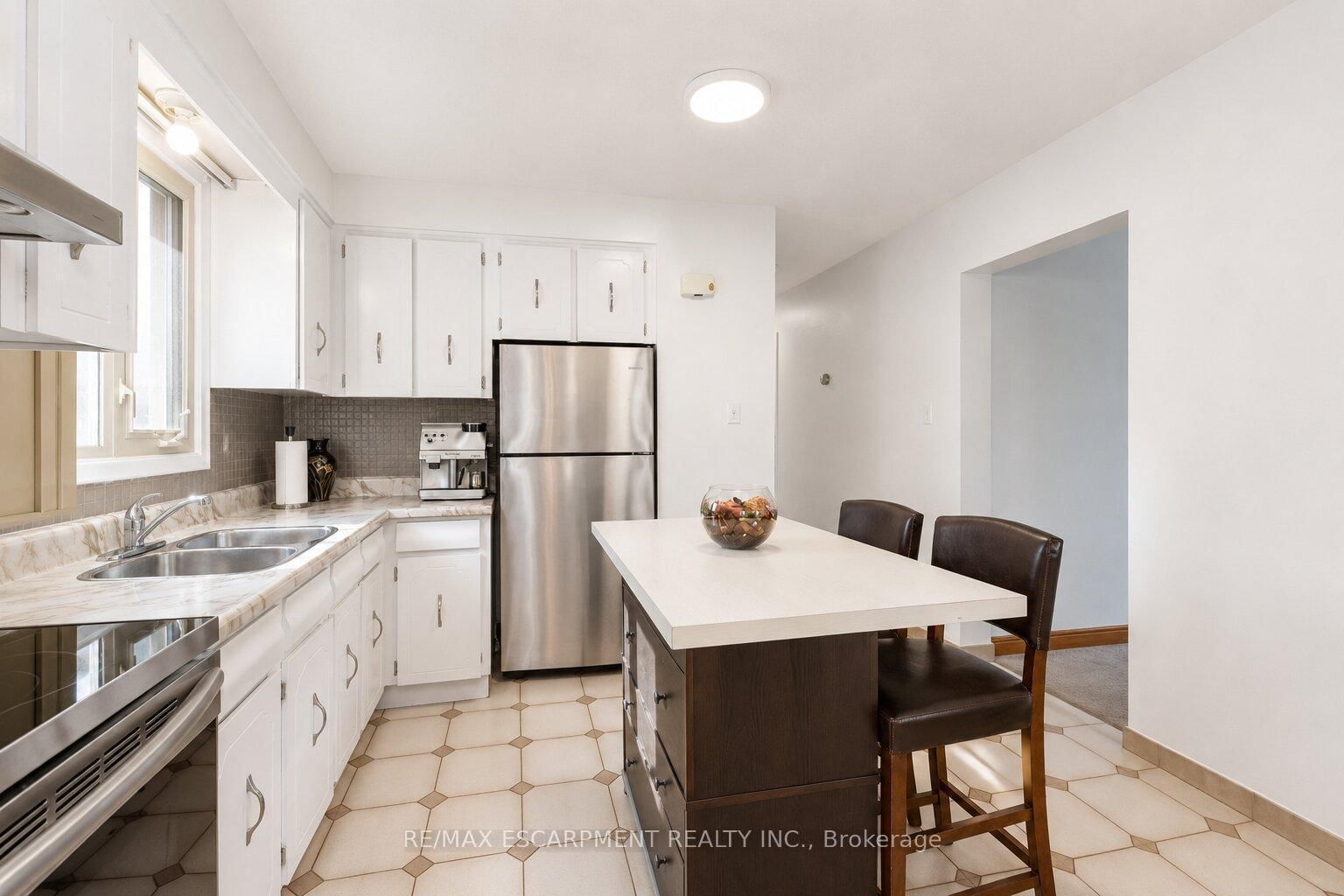 1894 Main Street E • Hamilton, ON photo 9