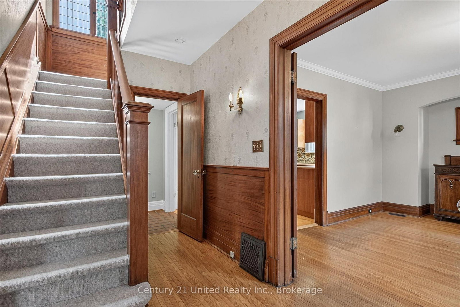627 Gilmour Street • Peterborough, ON photo 3