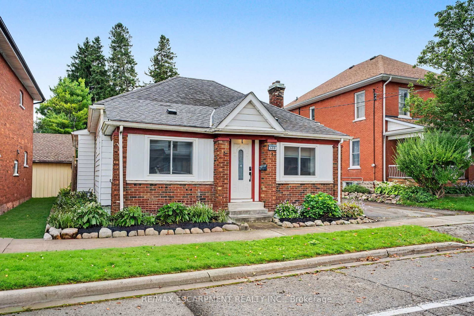 600 PEEL Street • Woodstock, ON photo 2