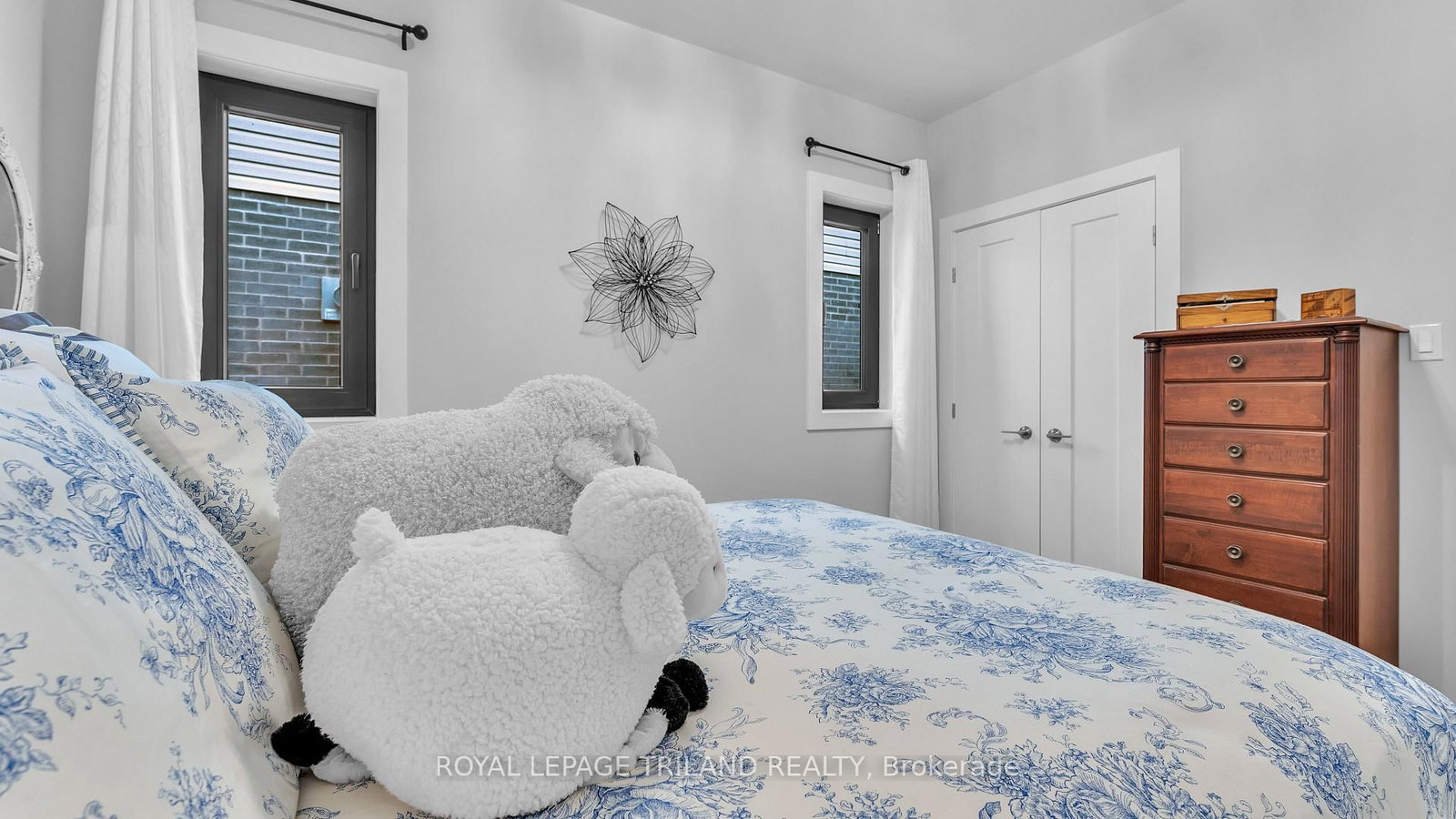 2400 Red Thorne Avenue • London South, ON photo 13
