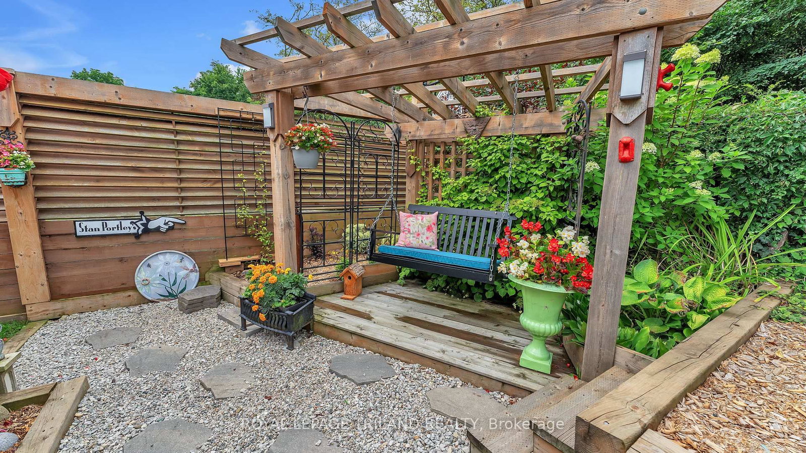 2400 Red Thorne Avenue • London South, ON photo 37