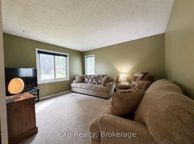 23 Willow Street • Brockton, ON photo 4