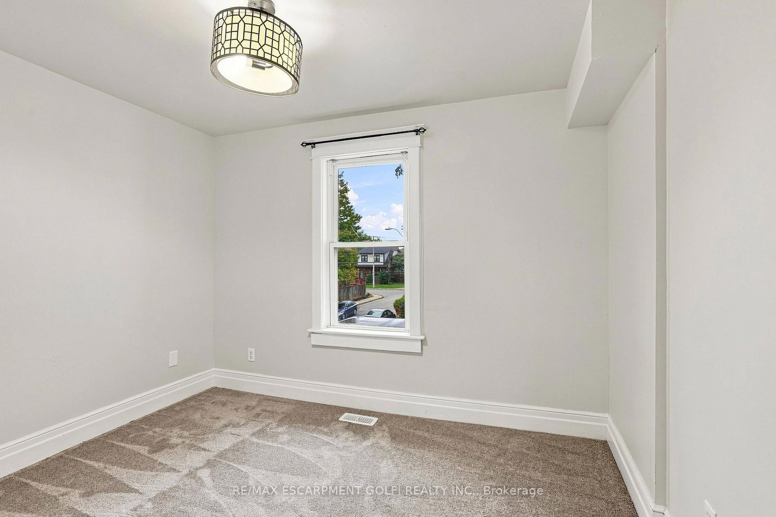 52 Kensington Avenue N • Hamilton, ON photo 19