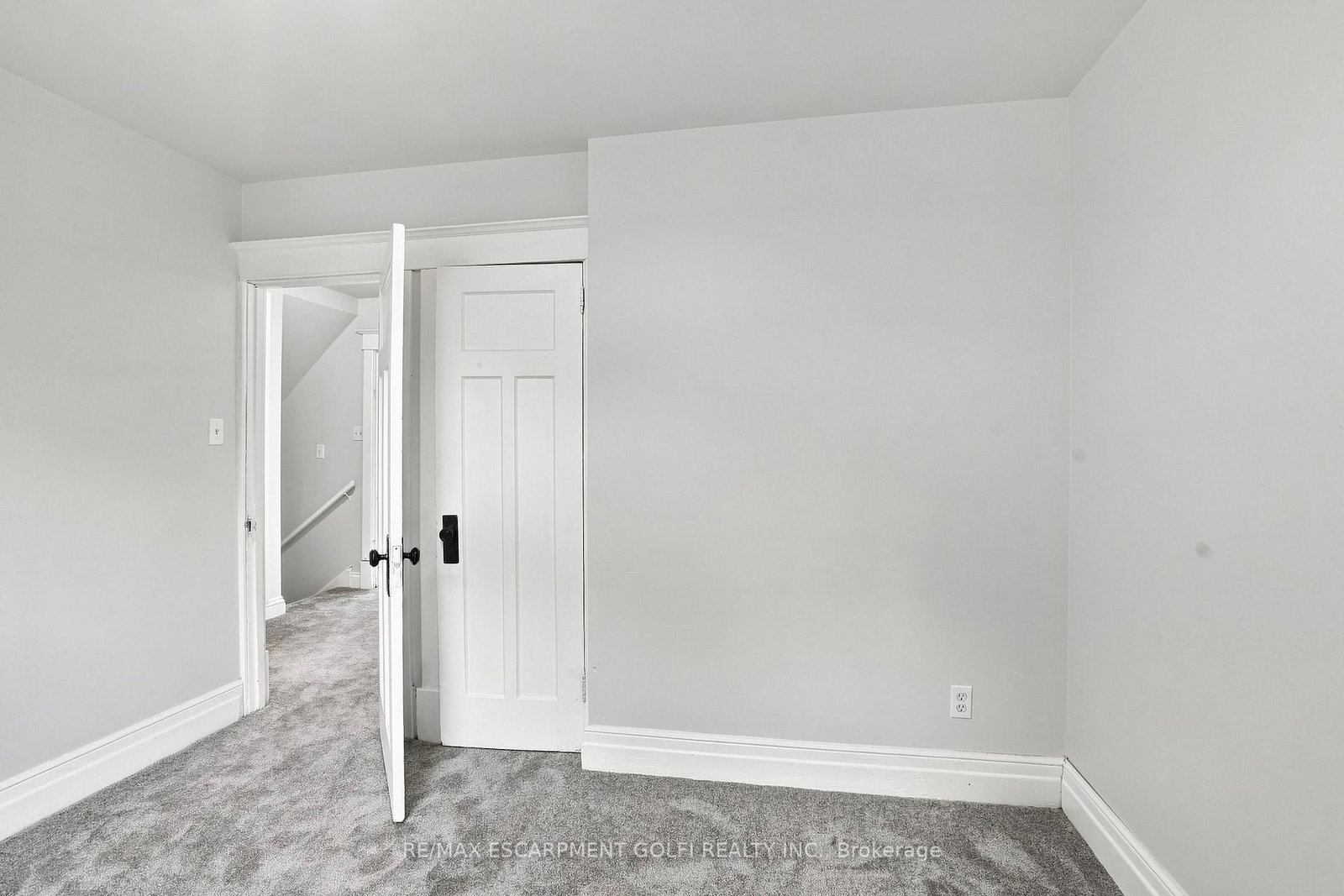 52 Kensington Avenue N • Hamilton, ON photo 20