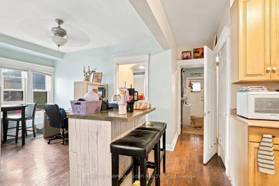 52 Kensington Avenue N • Hamilton, ON photo 8