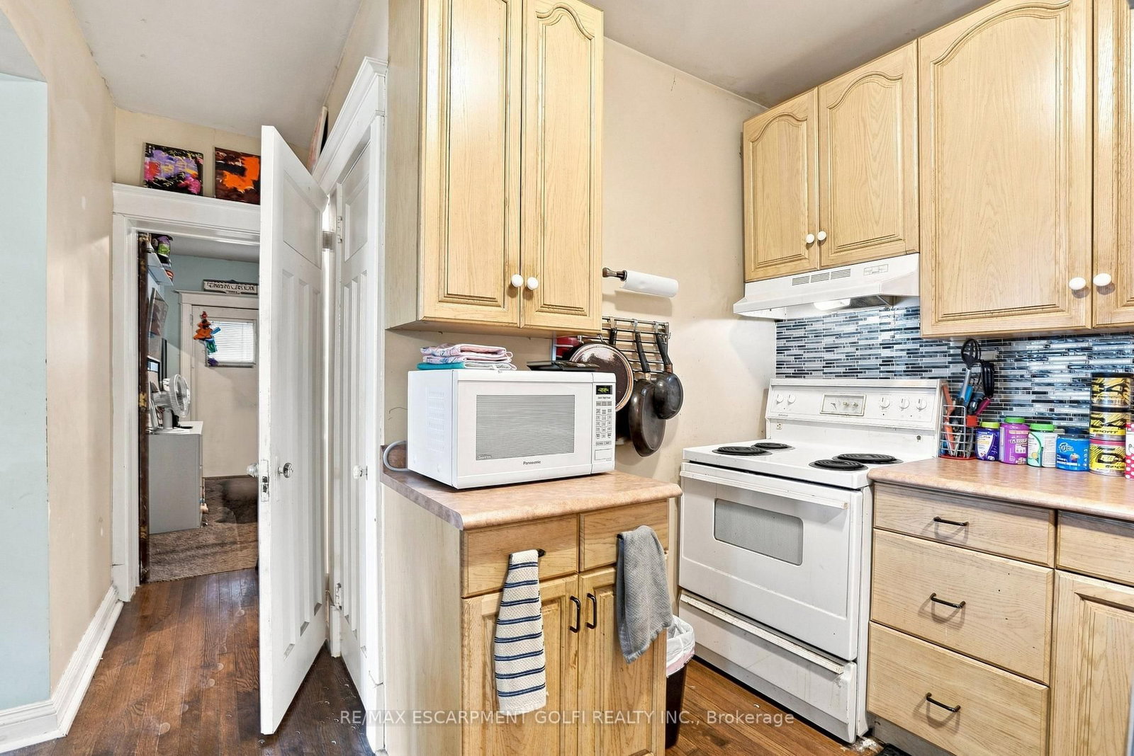 52 Kensington Avenue N • Hamilton, ON photo 9
