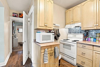 52 Kensington Avenue N • Hamilton, ON photo 9