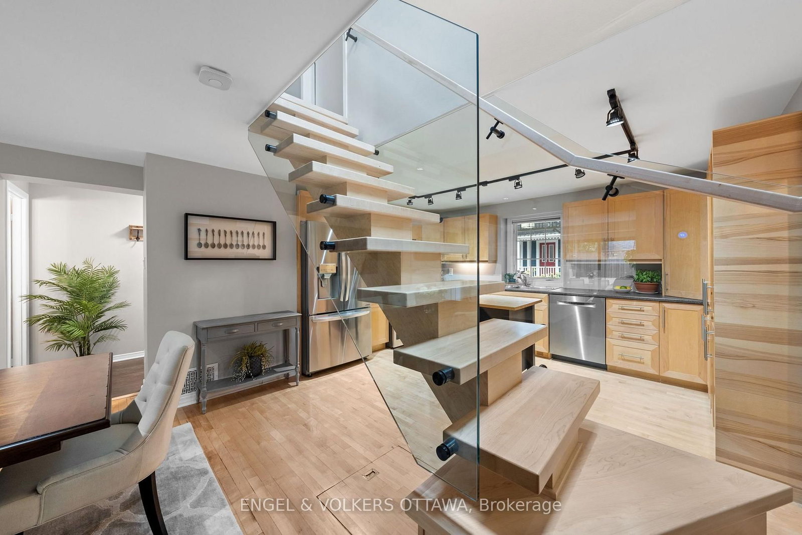 4 Avon Lane • Ottawa, ON photo 25
