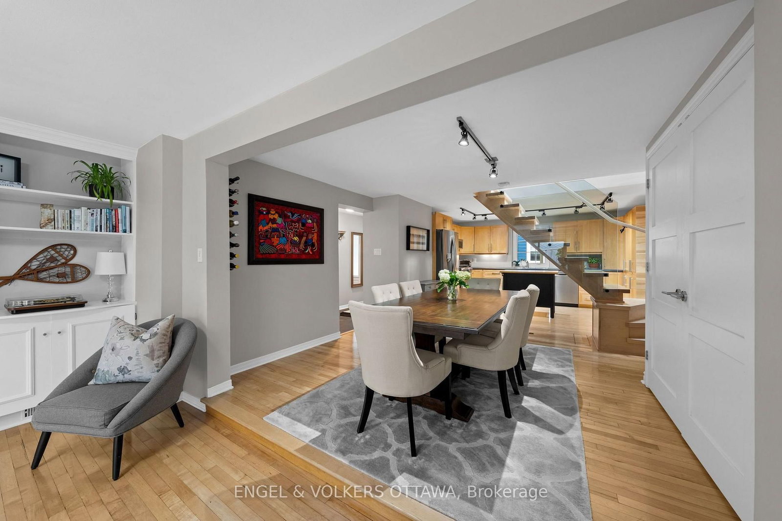 4 Avon Lane • Ottawa, ON photo 8