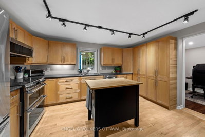4 Avon Lane • Ottawa, ON photo 9