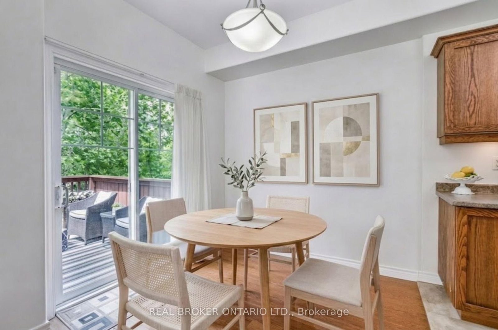 5 Liddycoat Lane • Hamilton, ON photo 8