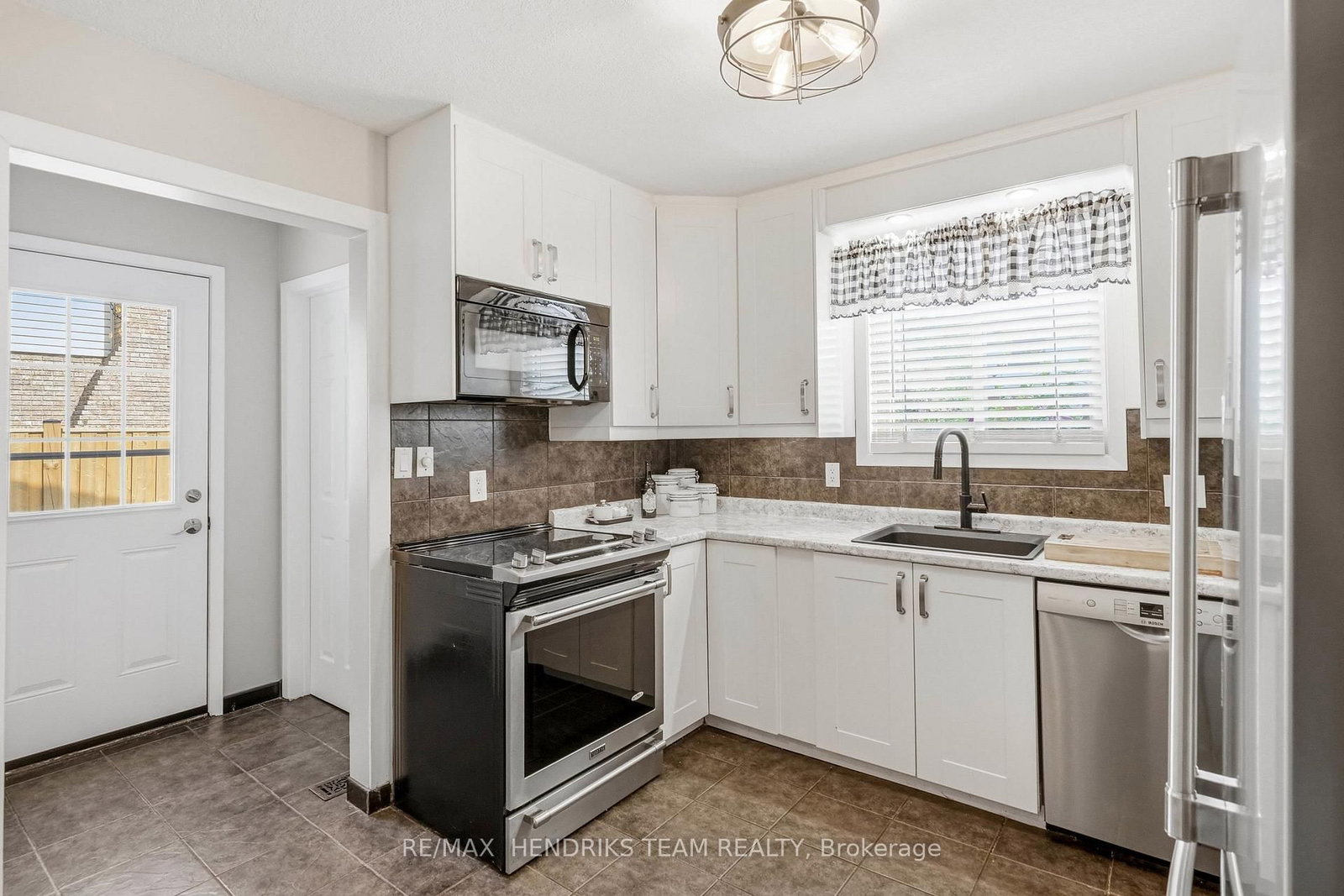 4 Royal Orchard Crescent • St. Catharines, ON photo 11