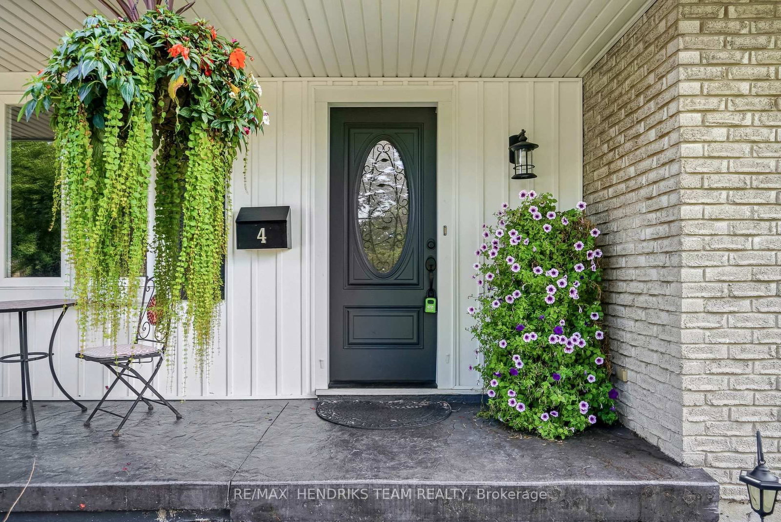 4 Royal Orchard Crescent • St. Catharines, ON photo 4