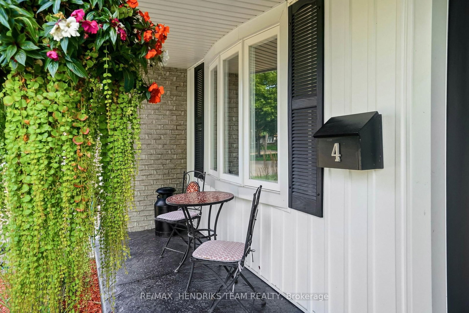 4 Royal Orchard Crescent • St. Catharines, ON photo 5