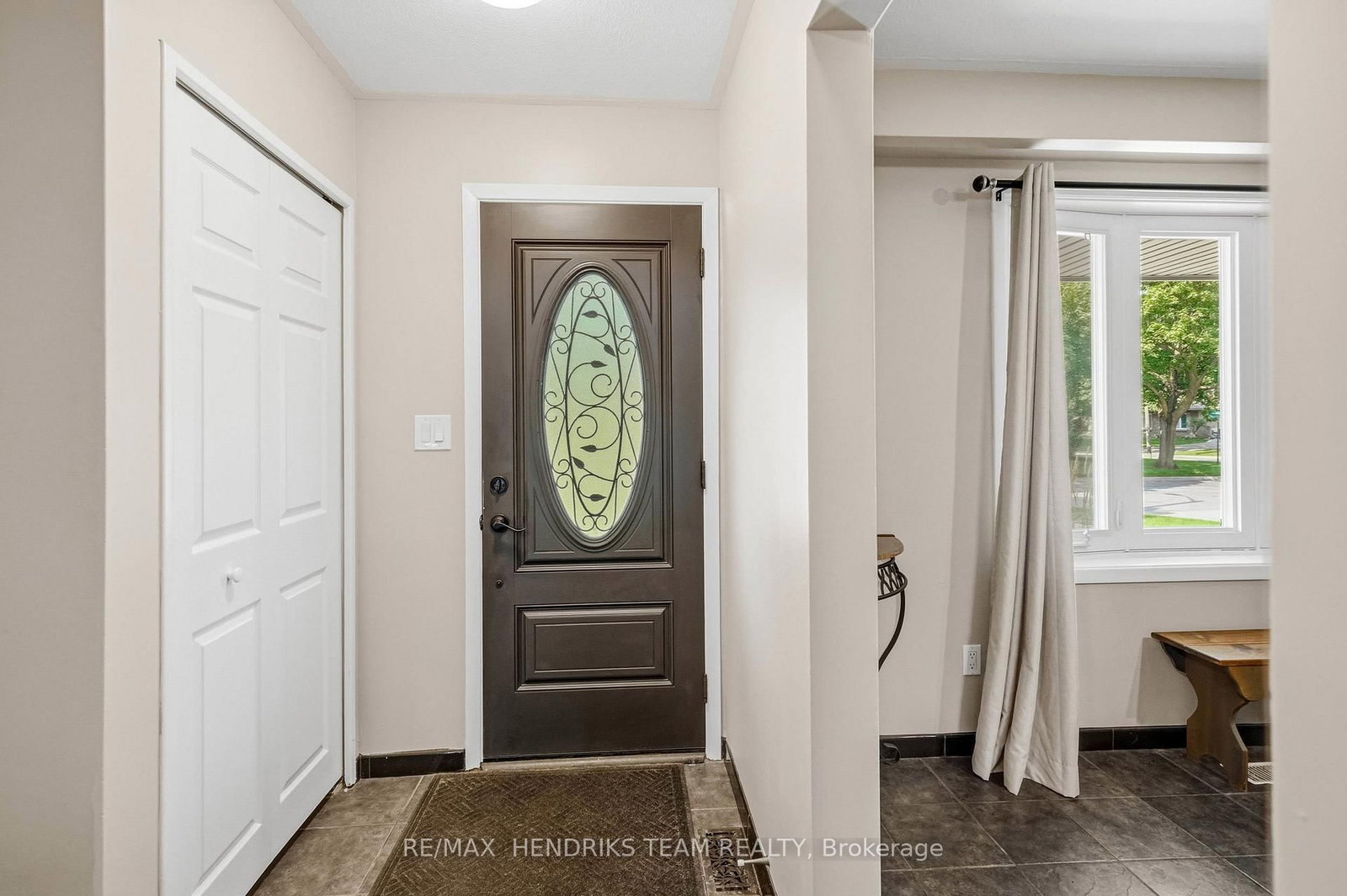 4 Royal Orchard Crescent • St. Catharines, ON photo 6