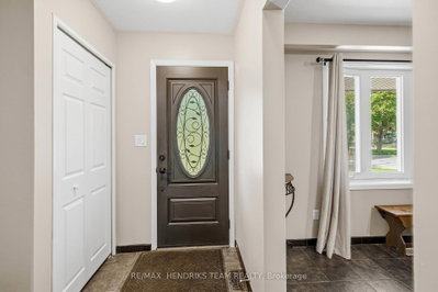 4 Royal Orchard Crescent • St. Catharines, ON photo 6