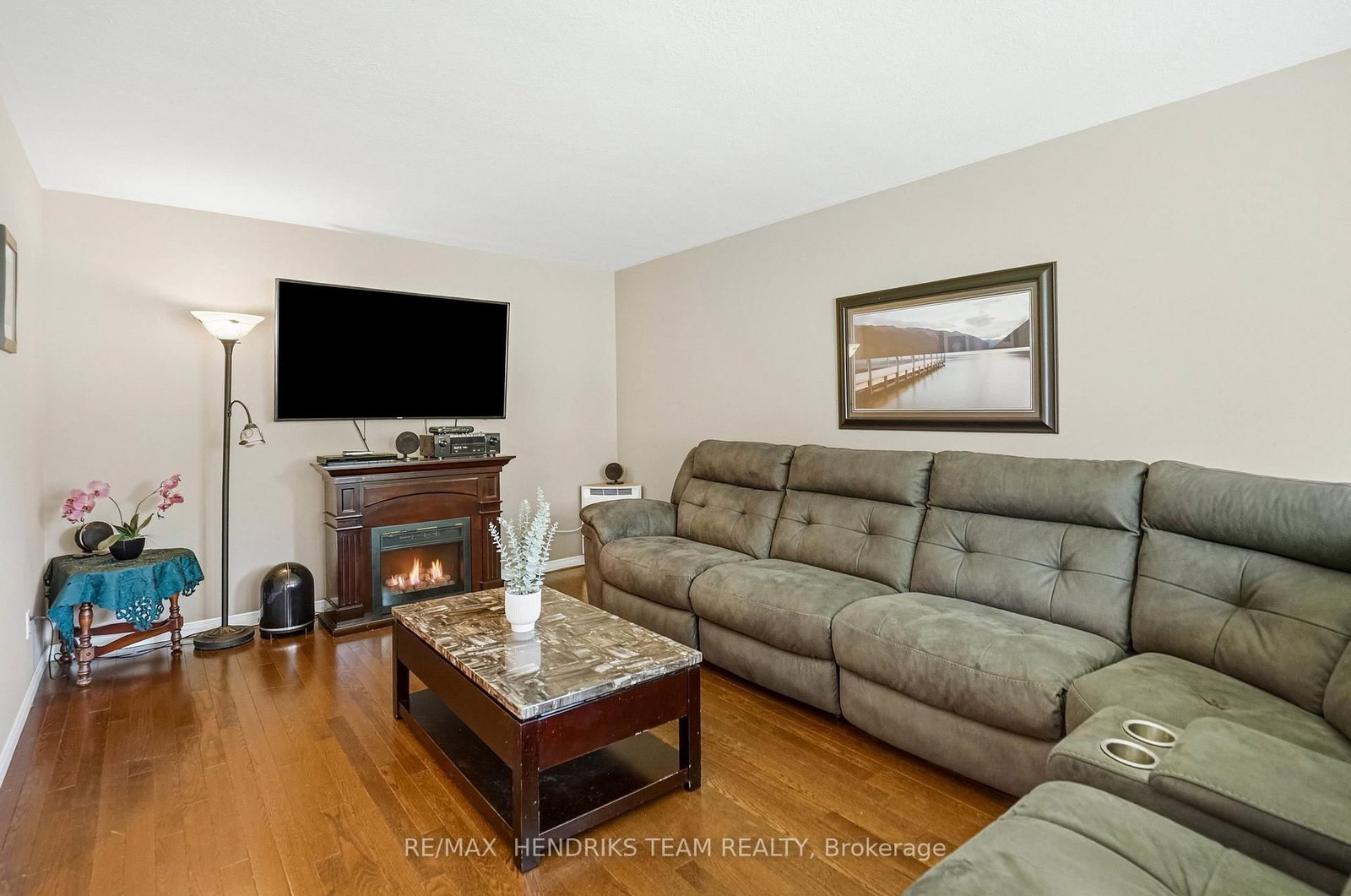 4 Royal Orchard Crescent • St. Catharines, ON photo 8