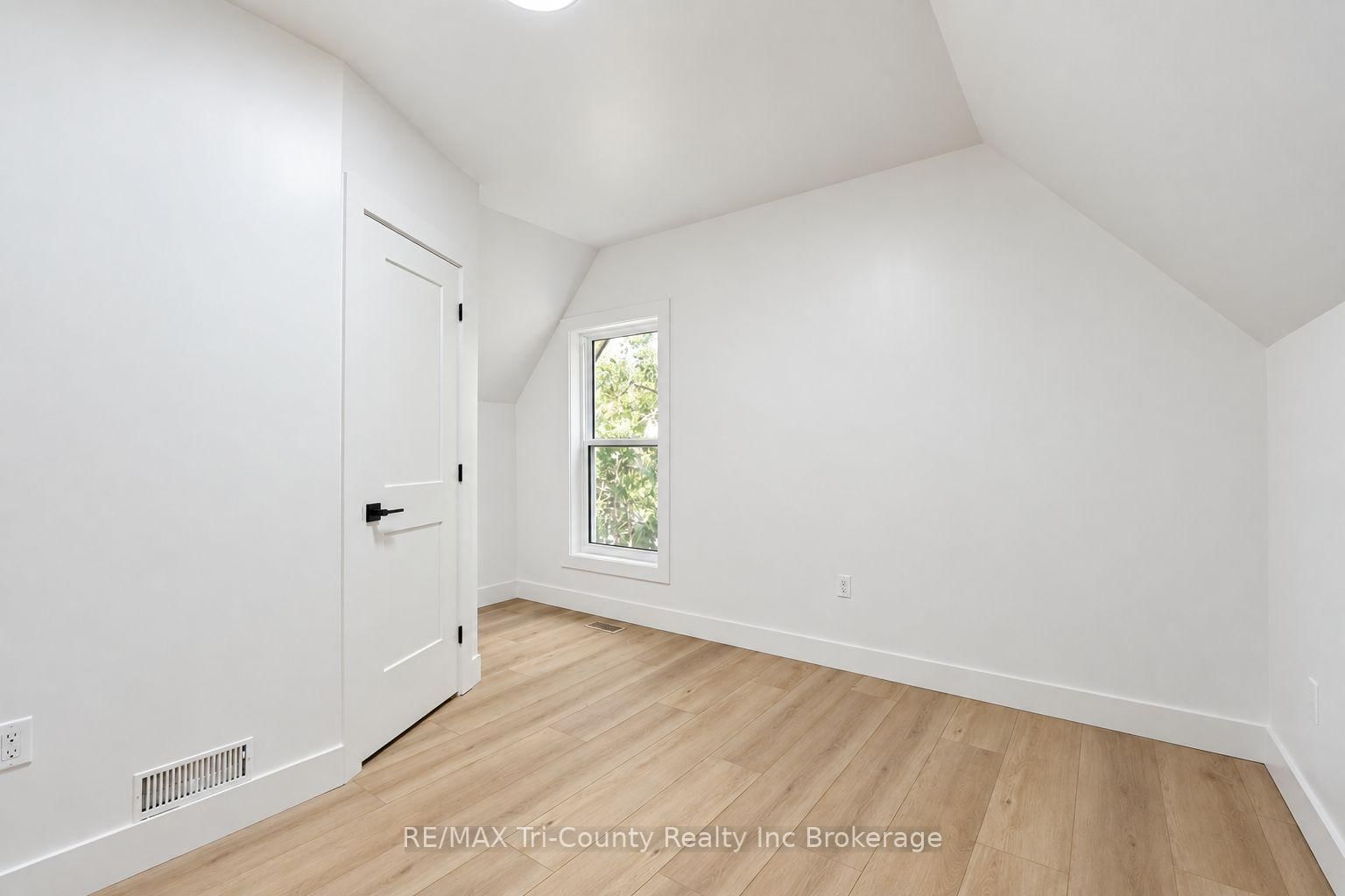 16 Redan Street • London East, ON photo 22