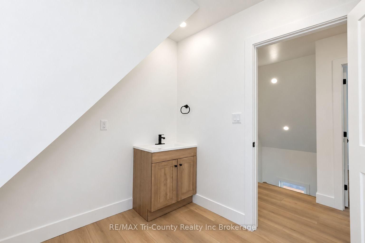 16 Redan Street • London East, ON photo 25