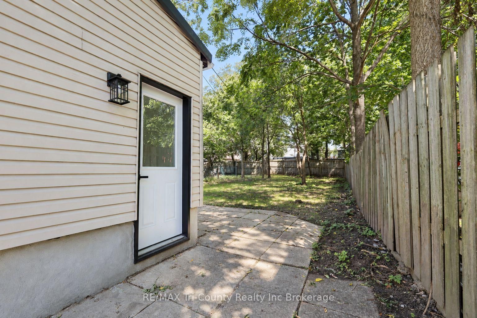 16 Redan Street • London East, ON photo 37