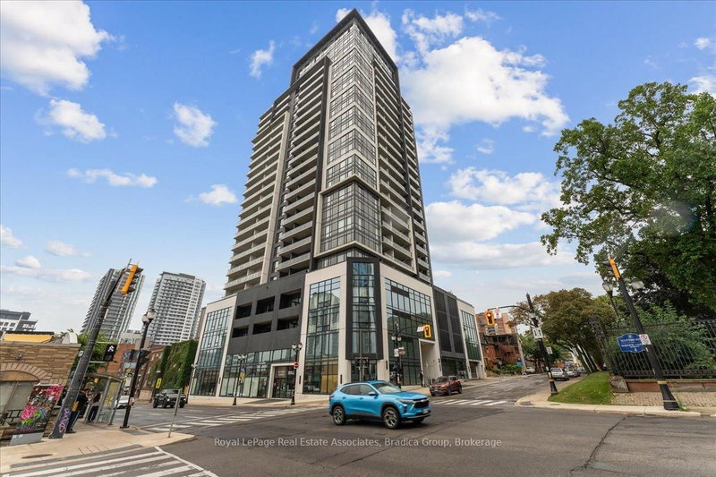 1111 - 15 Queen Street S