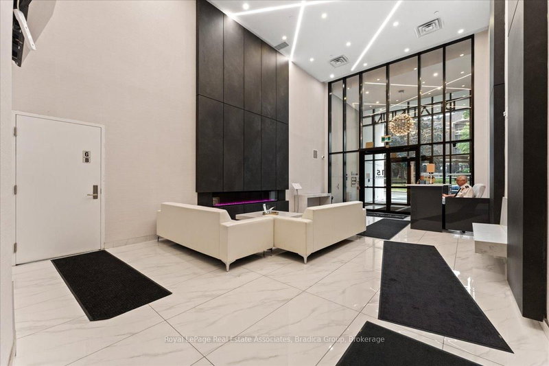 1111 - 15 Queen Street S