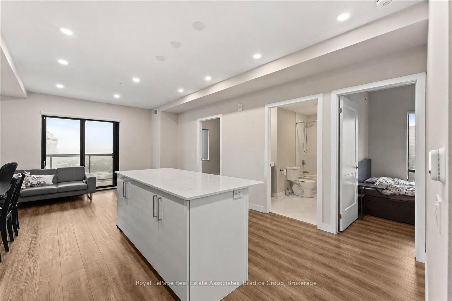 15 Queen Street S • #1111 • Hamilton, ON photo 6