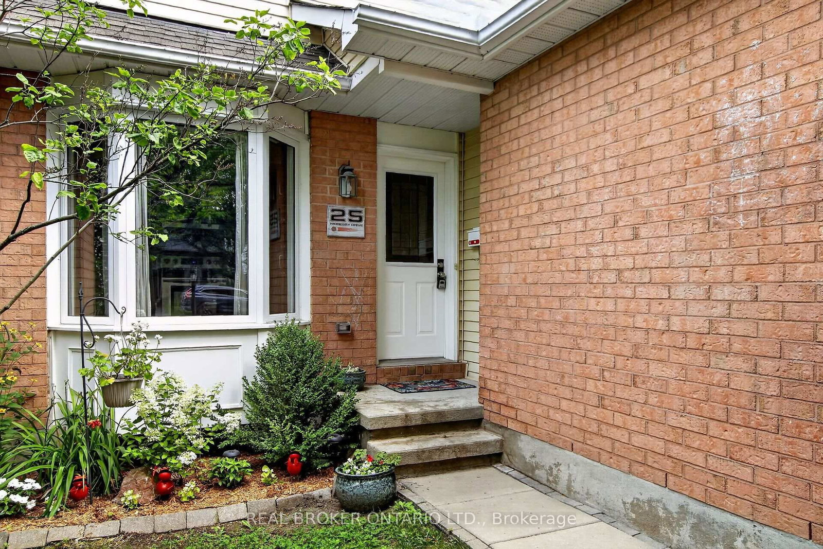 25 Moresby Drive • Ottawa, ON photo 3