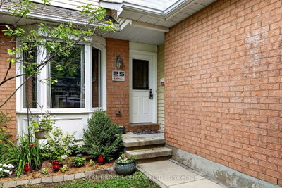 25 Moresby Drive • Ottawa, ON photo 3