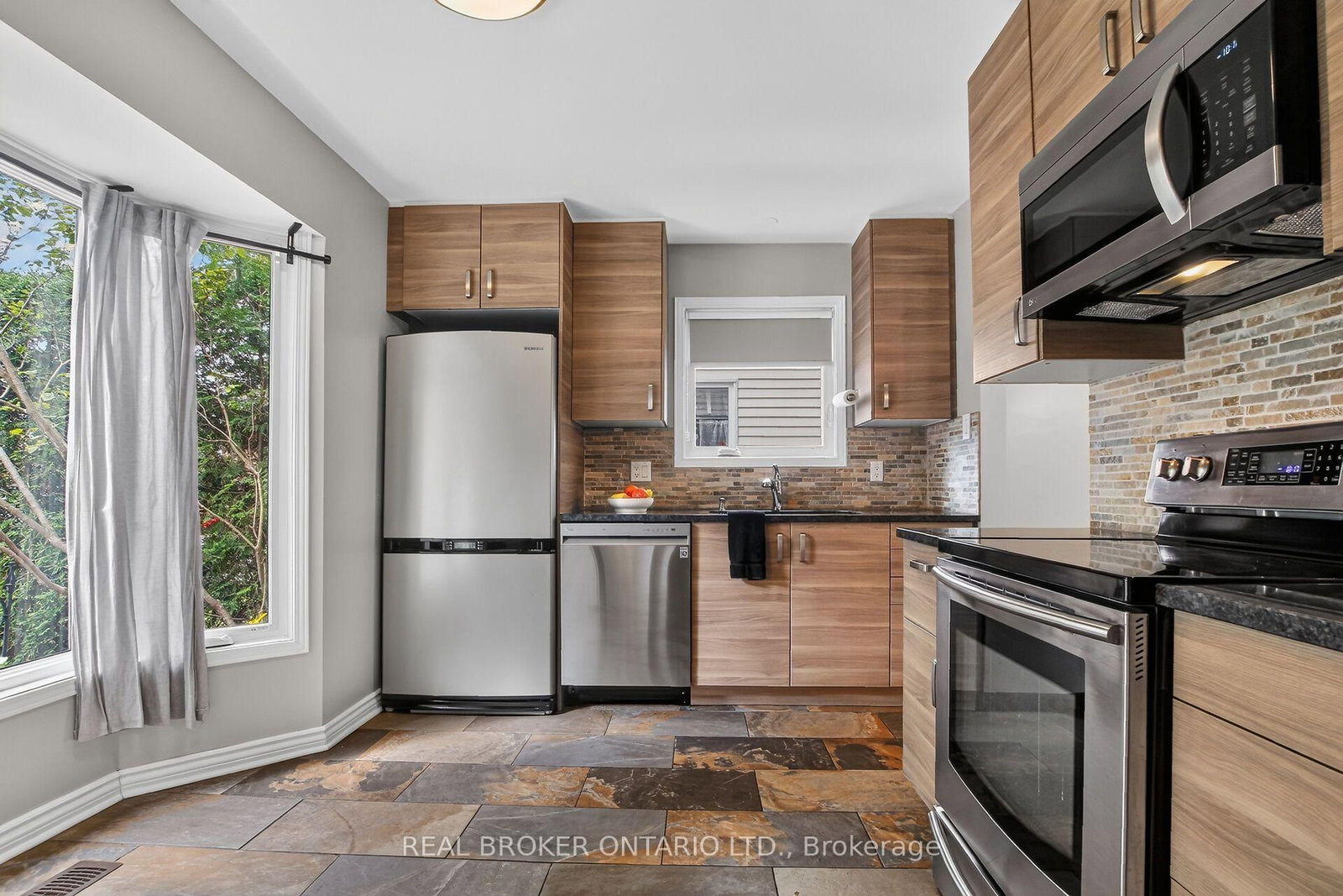 25 Moresby Drive • Ottawa, ON photo 5