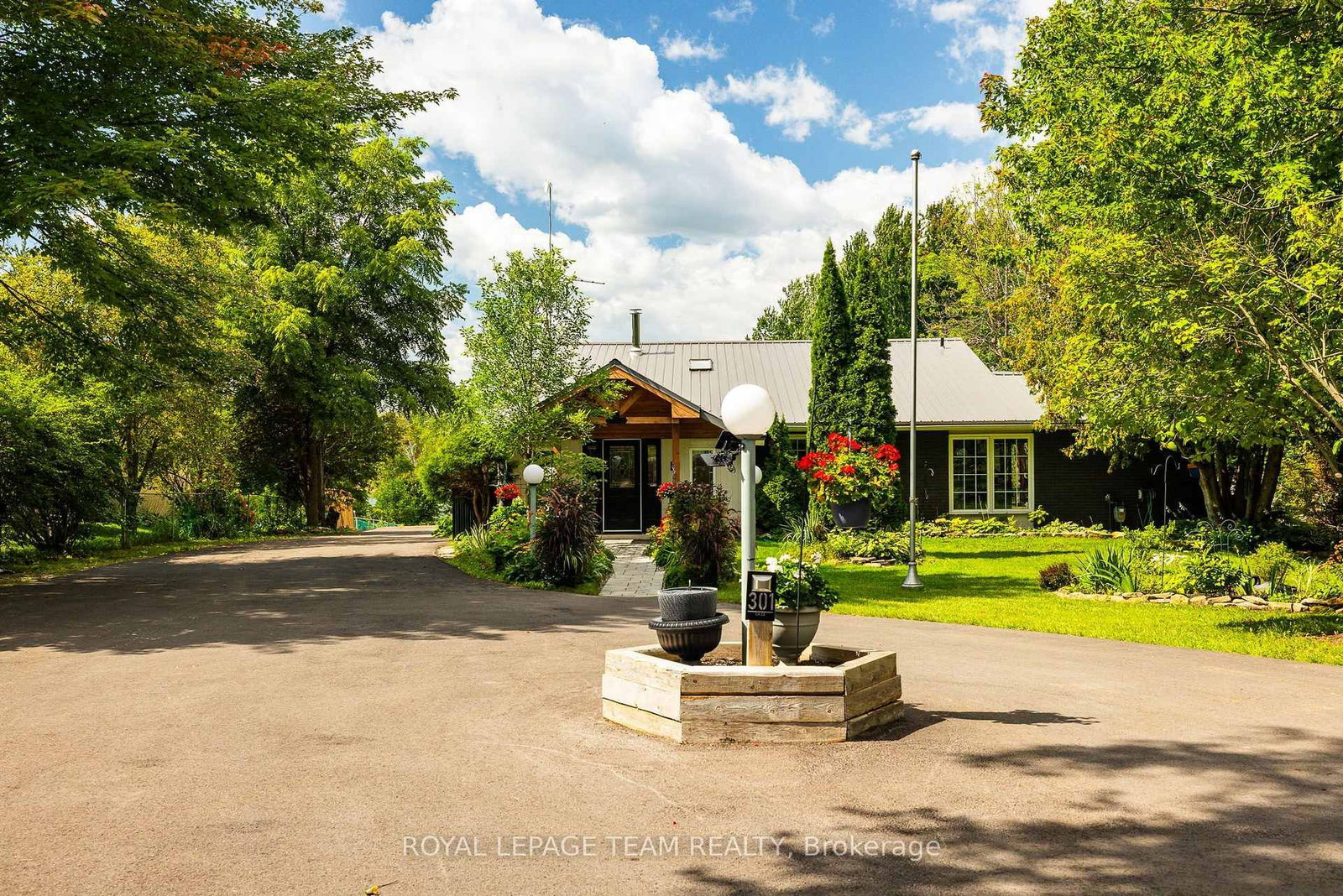 301 County Rd 23 Road • Merrickville-Wolford, ON photo 3
