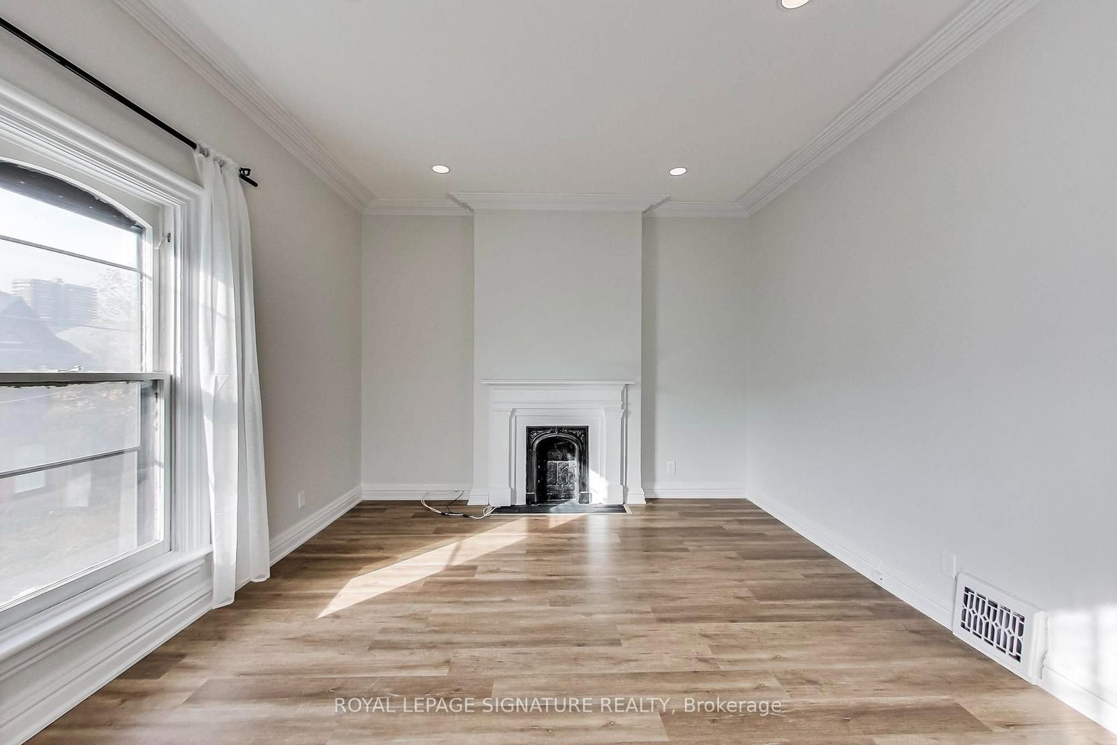 2 - 102 West Avenue S, Hamilton 5