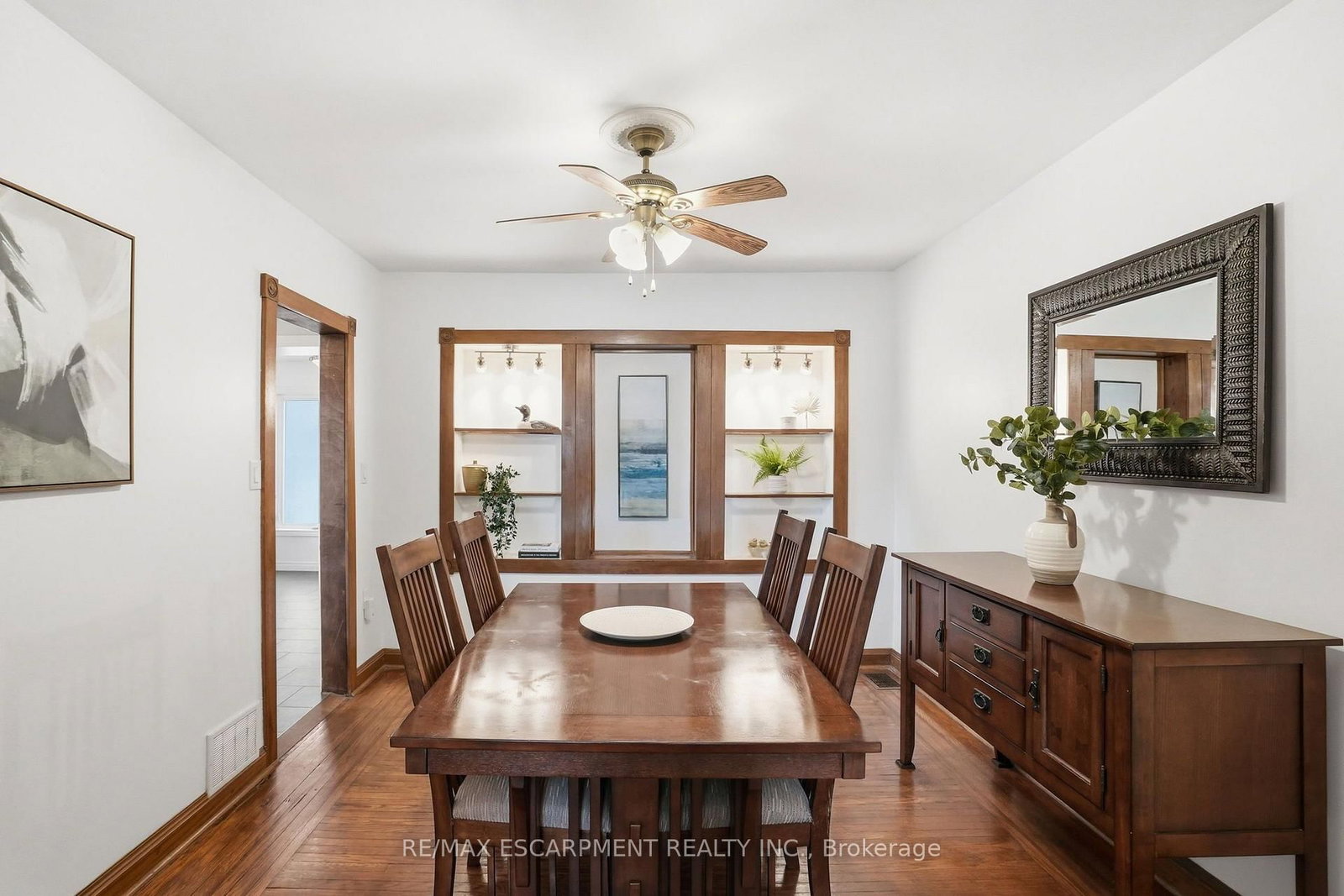 230 Beach Boulevard • Hamilton, ON photo 4