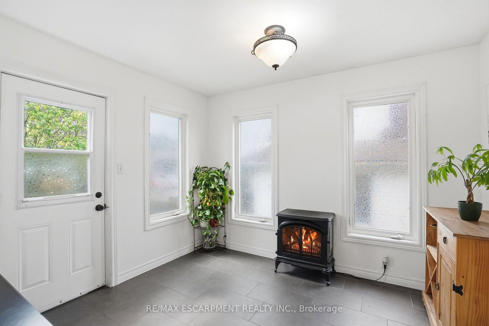 230 Beach Boulevard • Hamilton, ON photo 9
