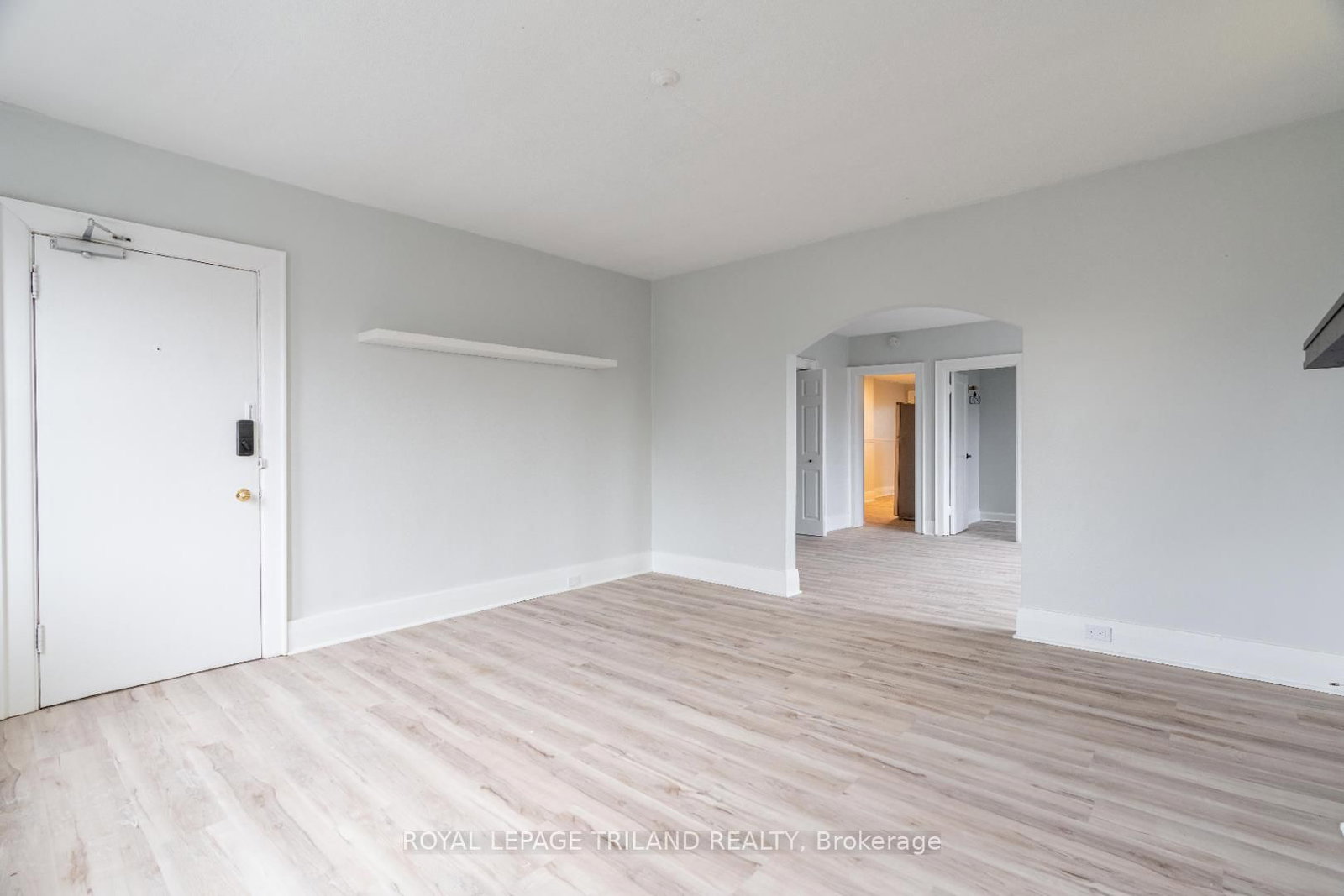 3 - 425 Mckenzie Avenue, London South 3