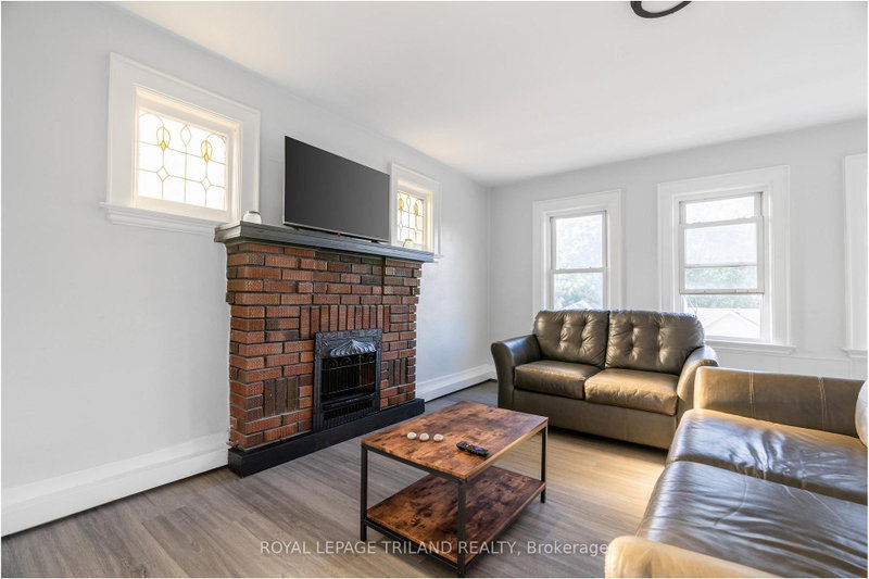 9 - 425 Mckenzie Avenue