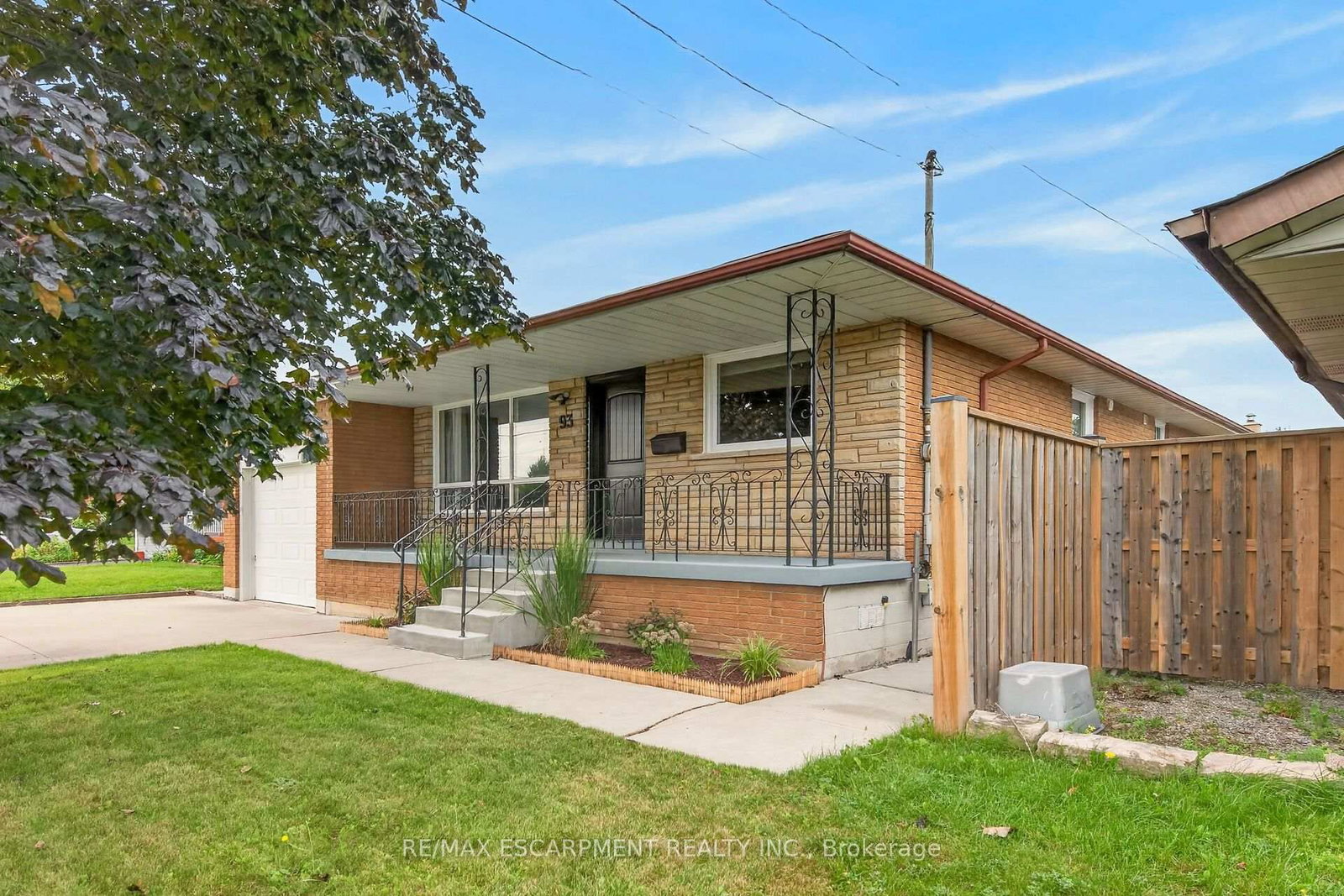 93 Nugent Drive • Hamilton, ON photo 3