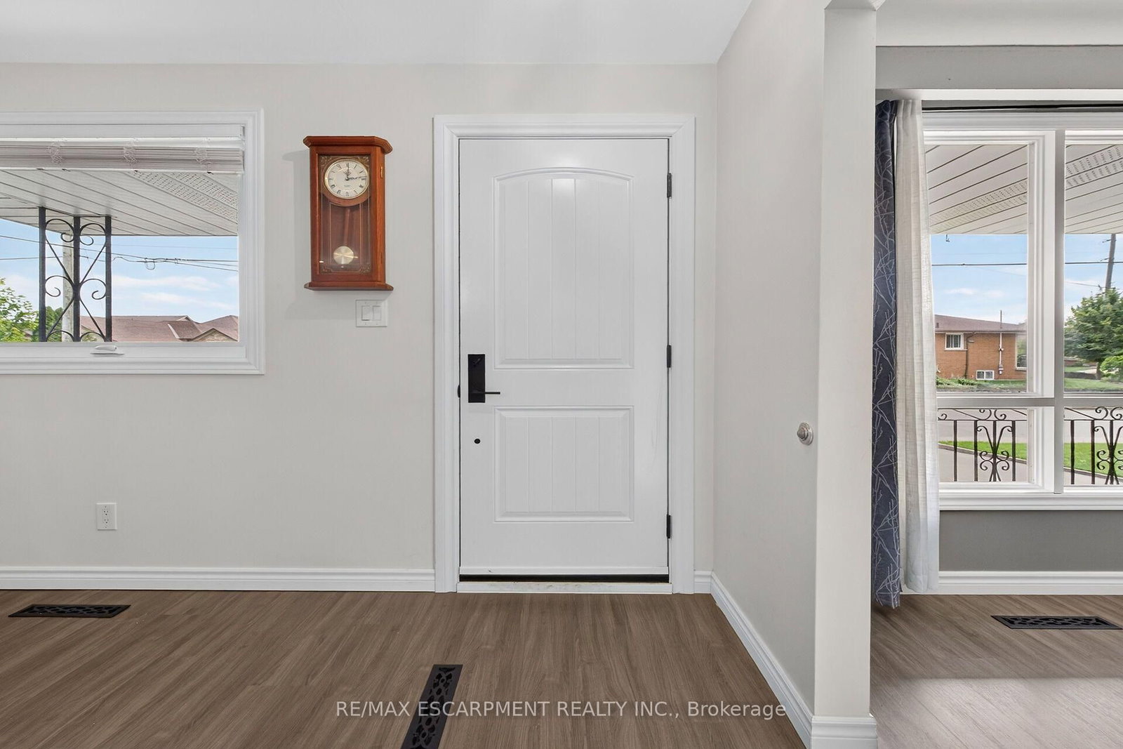 93 Nugent Drive • Hamilton, ON photo 4