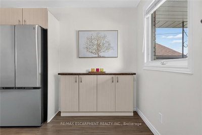 93 Nugent Drive • Hamilton, ON photo 8