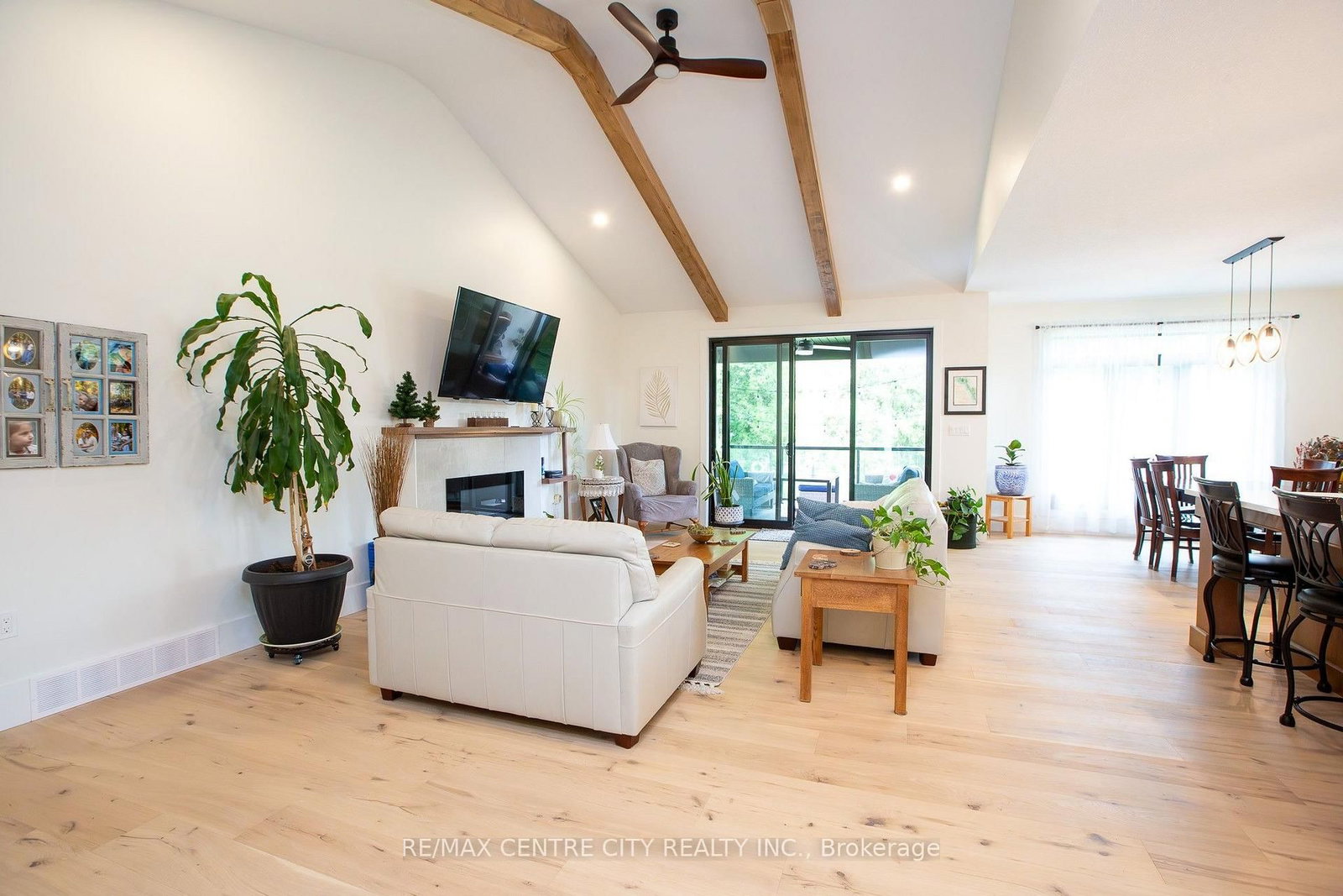 273 Foxborough Place • Thames Centre, ON photo 5