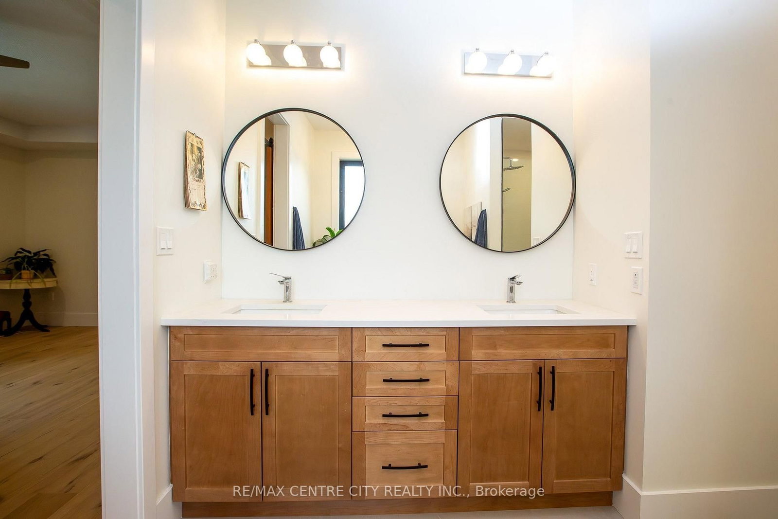 273 Foxborough Place • Thames Centre, ON photo 9