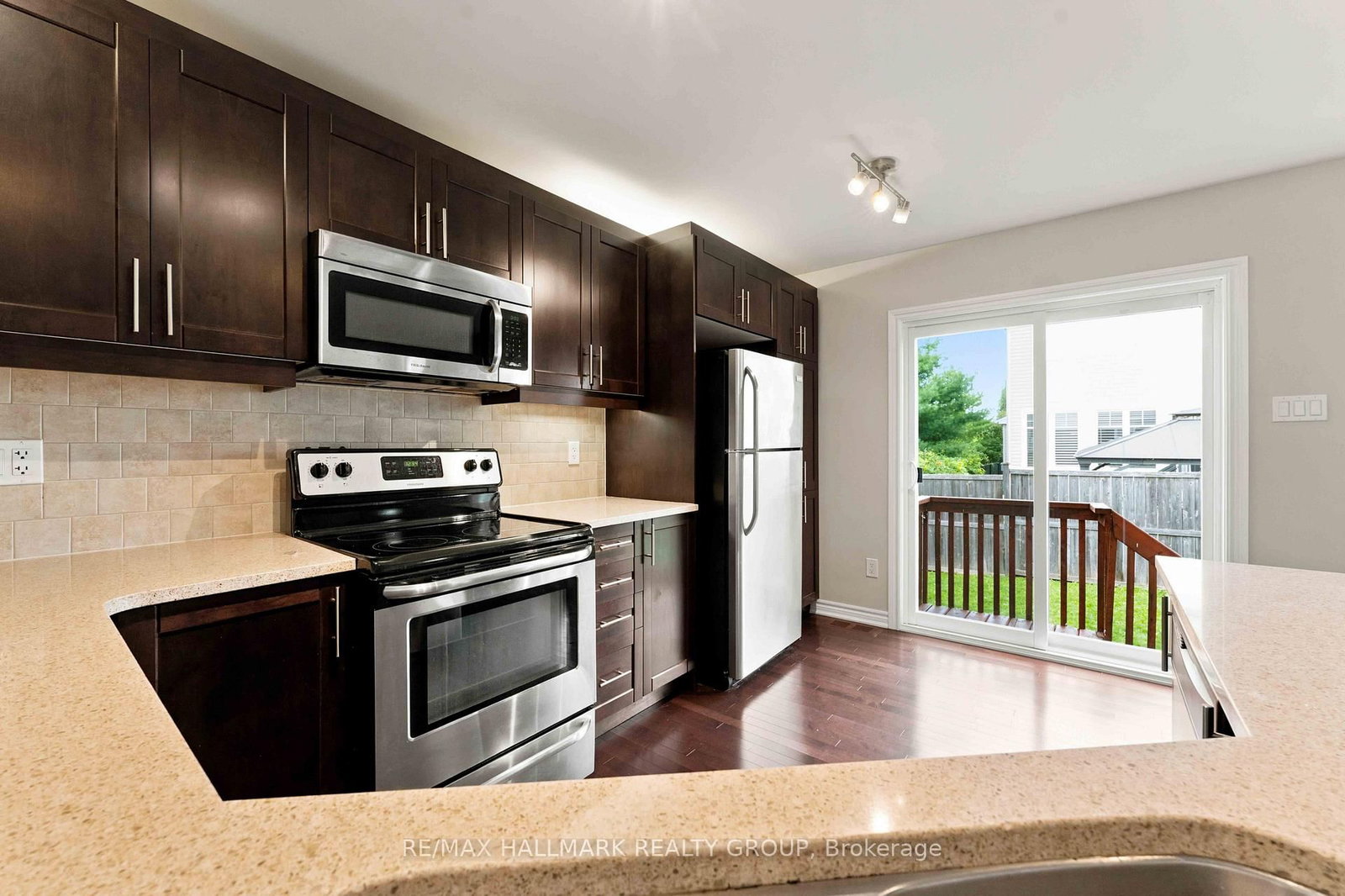 387 Sweet Grass Circle • Ottawa, ON photo 5
