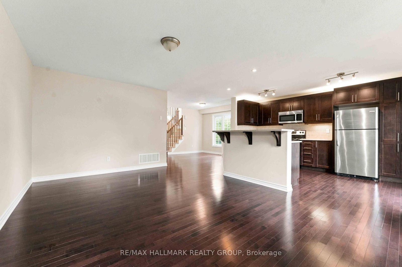 387 Sweet Grass Circle • Ottawa, ON photo 9