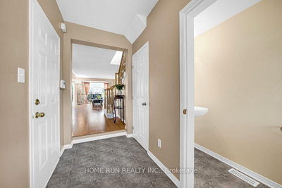 417 Wisteria Crescent • Ottawa, ON photo 2