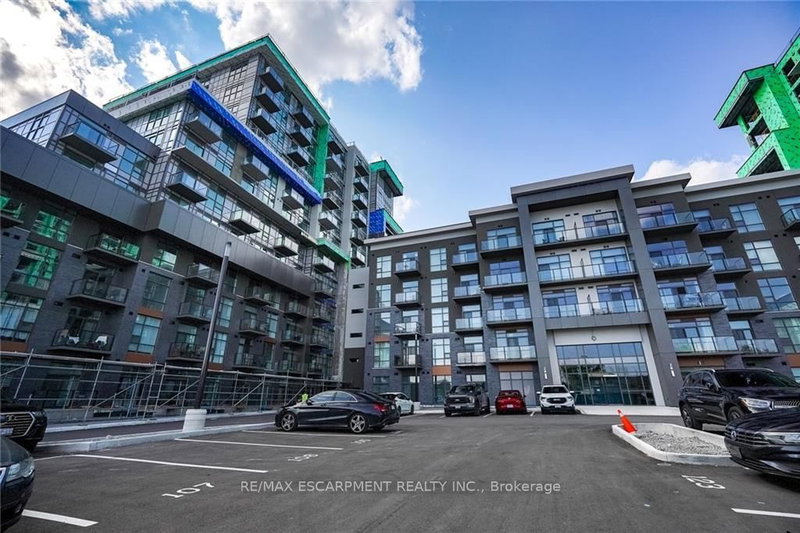 703 - 450 Dundas Street E