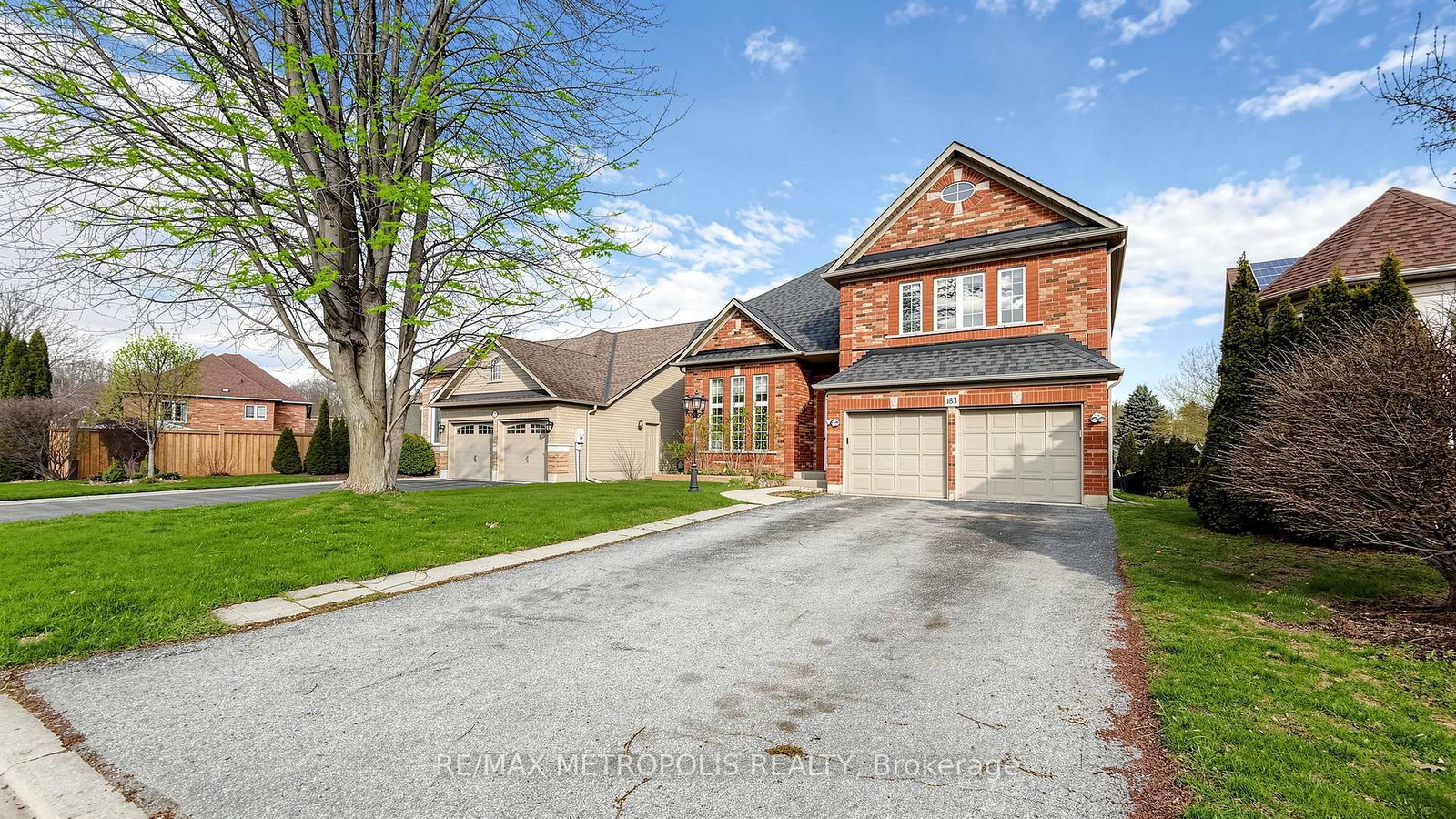 183 Valmont Court • Hamilton, ON photo 1